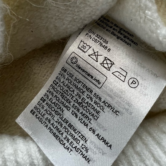 Off the shoulder white sweater - Picture 6 of 9